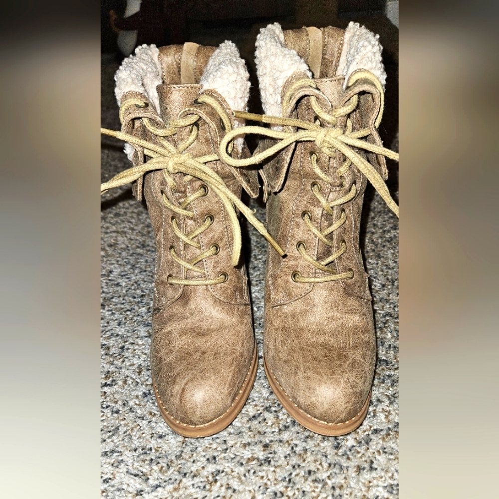 Foldover High Heel Tan and Fleece Boots 6.5
